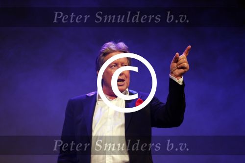 Zeist 21 november 2012
Hans Kazan krijgt prijs in het Fyji theater in Zeist.
Aanwezig zijn zijn zoons Oscar Renzo en Steven alsmede zijn schoondochters Mara en..
Peter Smulders bv