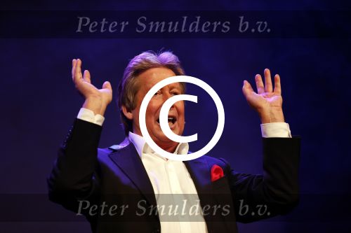 Zeist 21 november 2012
Hans Kazan krijgt prijs in het Fyji theater in Zeist.
Aanwezig zijn zijn zoons Oscar Renzo en Steven alsmede zijn schoondochters Mara en..
Peter Smulders bv