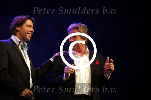 Zeist 21 november 2012
Hans Kazan krijgt prijs in het Fyji theater in Zeist.
Aanwezig zijn zijn zoons Oscar Renzo en Steven alsmede zijn schoondochters Mara en..
Peter Smulders bv