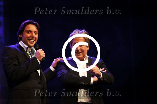 Zeist 21 november 2012
Hans Kazan krijgt prijs in het Fyji theater in Zeist.
Aanwezig zijn zijn zoons Oscar Renzo en Steven alsmede zijn schoondochters Mara en..
Peter Smulders bv