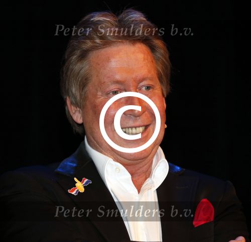 Zeist 21 november 2012
Hans Kazan krijgt prijs in het Fyji theater in Zeist.
Aanwezig zijn zijn zoons Oscar Renzo en Steven alsmede zijn schoondochters Mara en..
Peter Smulders bv
