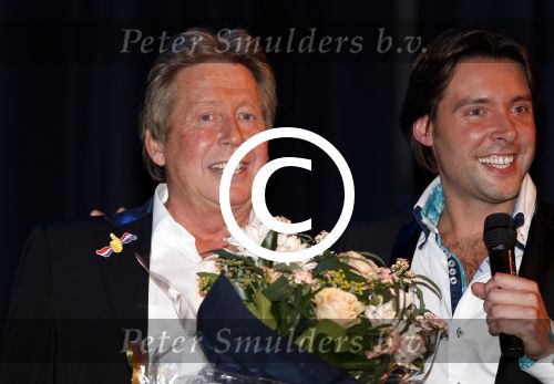 Zeist 21 november 2012
Hans Kazan krijgt prijs in het Fyji theater in Zeist.
Aanwezig zijn zijn zoons Oscar Renzo en Steven alsmede zijn schoondochters Mara en..
Peter Smulders bv