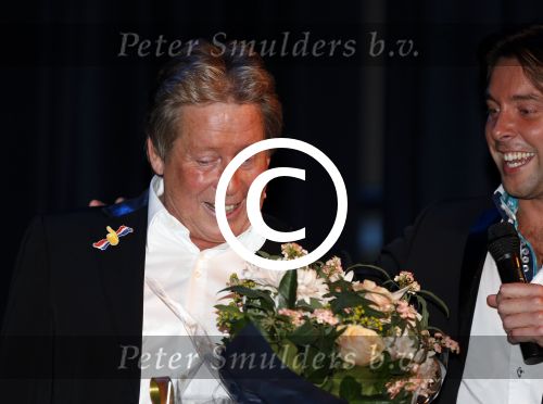 Zeist 21 november 2012
Hans Kazan krijgt prijs in het Fyji theater in Zeist.
Aanwezig zijn zijn zoons Oscar Renzo en Steven alsmede zijn schoondochters Mara en..
Peter Smulders bv