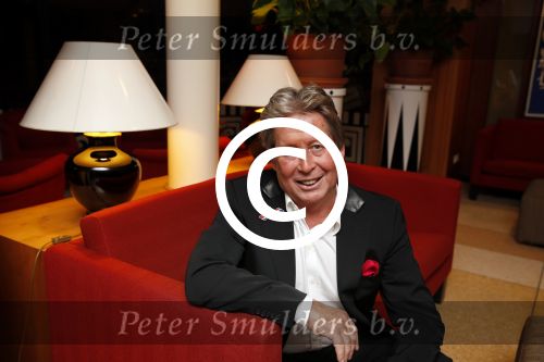 Zeist 21 november 2012
Hans Kazan krijgt prijs in het Fyji theater in Zeist.
Aanwezig zijn zijn zoons Oscar Renzo en Steven alsmede zijn schoondochters Mara en..
Peter Smulders bv