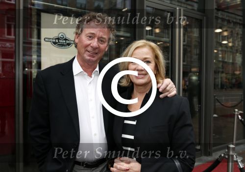 Amsterdam 24 oktober 2012
Presentatie boek/biografie Joop v d Ende in het nieuwe de la mar theater. Els en Harry v Hooff
Peter Smulders bv