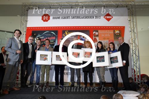 Amsterdam 13 november 2012
Presentatie Douwe Egberts sinterklaasboeken in de bibliotheek
met Carice v Houten Jan Terlouw Herman Finkers en Winston Gerschtanowitz.
Peter Smulders bv