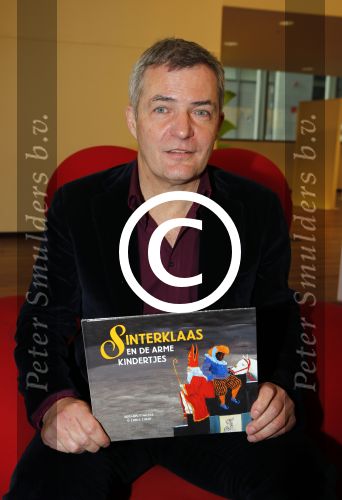Amsterdam 13 november 2012
Presentatie Douwe Egberts sinterklaasboeken in de bibliotheek
met Carice v Houten Jan Terlouw Herman Finkers en Winston Gerschtanowitz.
Peter Smulders bv