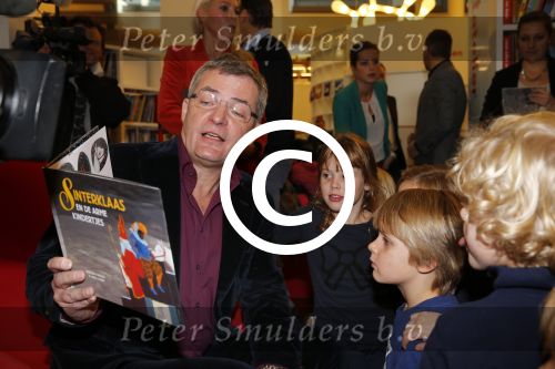 Amsterdam 13 november 2012
Presentatie Douwe Egberts sinterklaasboeken in de bibliotheek
met Carice v Houten Jan Terlouw Herman Finkers en Winston Gerschtanowitz.
Peter Smulders bv