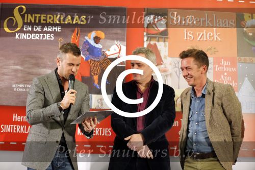 Amsterdam 13 november 2012
Presentatie Douwe Egberts sinterklaasboeken in de bibliotheek
met Carice v Houten Jan Terlouw Herman Finkers en Winston Gerschtanowitz.
Peter Smulders bv
