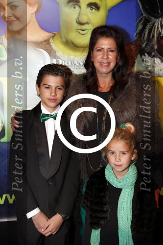 Amsterdam 4 november 2012
Premiere Shrek in het theater van de RAI. Isa Hoes met kinderen
Peter Smulders bv