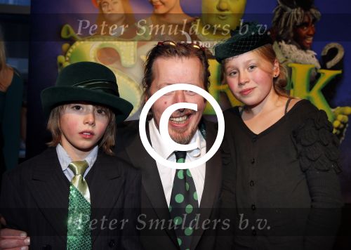 Amsterdam 4 november 2012
Premiere Shrek in het theater van de RAI. jan Rot met kinderen
Peter Smulders bv