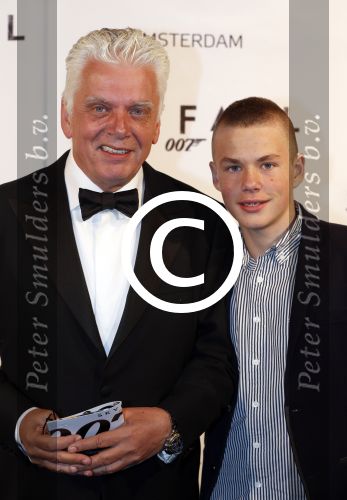 Amsterdam 28 oktober 2012
Premiere James Bond film skyfall in Tuschinski. jan Slagter met zoon
Peter Smulders bv