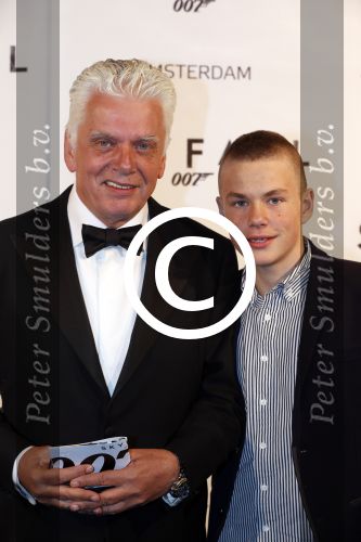 Amsterdam 28 oktober 2012
Premiere James Bond film skyfall in Tuschinski. jan Slagter met zoon
Peter Smulders bv