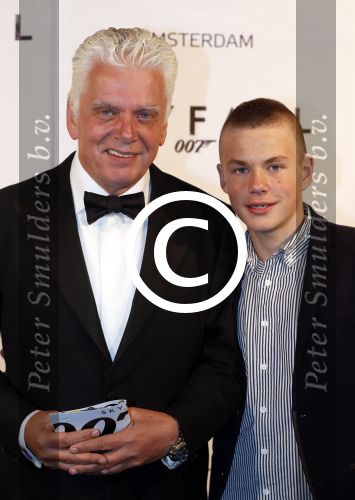 Amsterdam 28 oktober 2012
Premiere James Bond film skyfall in Tuschinski. jan Slagter met zoon
Peter Smulders bv