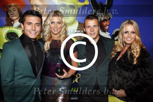 Amsterdam 4 november 2012
Premiere Shrek in het theater van de RAI. Jan en Lisa Smit en Monique met vriend Jeffrey
Peter Smulders bv