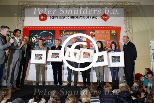 Amsterdam 13 november 2012
Presentatie Douwe Egberts sinterklaasboeken in de bibliotheek
met Carice v Houten Jan Terlouw Herman Finkers en Winston Gerschtanowitz.
Peter Smulders bv