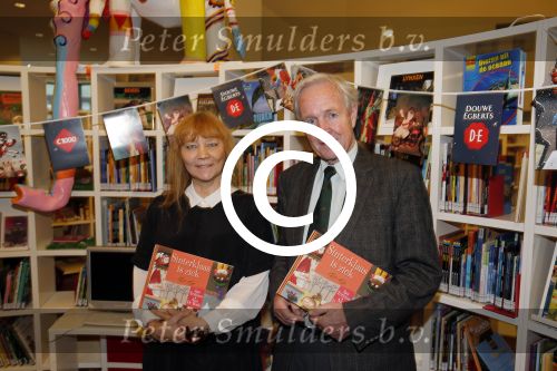 Amsterdam 13 november 2012
Presentatie Douwe Egberts sinterklaasboeken in de bibliotheek
met Carice v Houten Jan Terlouw Herman Finkers en Winston Gerschtanowitz.
Peter Smulders bv