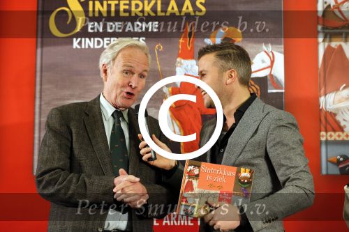 Amsterdam 13 november 2012
Presentatie Douwe Egberts sinterklaasboeken in de bibliotheek
met Carice v Houten Jan Terlouw Herman Finkers en Winston Gerschtanowitz.
Peter Smulders bv