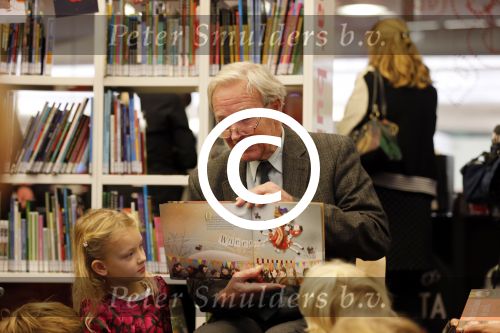 Amsterdam 13 november 2012
Presentatie Douwe Egberts sinterklaasboeken in de bibliotheek
met Carice v Houten Jan Terlouw Herman Finkers en Winston Gerschtanowitz.
Peter Smulders bv