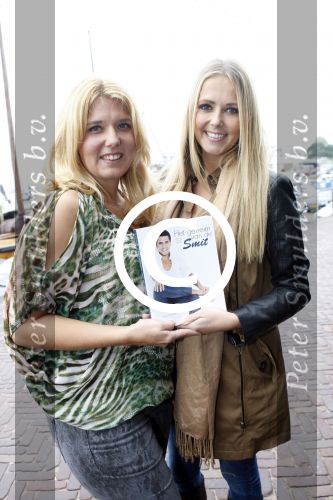 Volendam 18 oktober 2012
Presentatie boek Jan Smit bij Old dutch. Monique en Jenny
Peter Smulders bv