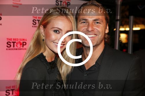 Blaricum 4 november 2012
Gala stop kinder misbruik bij red sun. John Ewbank met vriendin Kelly Weekers
Peter Smulders bv