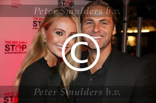 Blaricum 4 november 2012
Gala stop kinder misbruik bij red sun. John Ewbank met vriendin Kelly Weekers
Peter Smulders bv