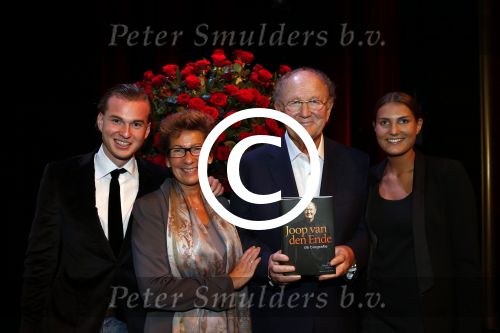 Amsterdam 24 oktober 2012
Presentatie boek/biografie Joop v d Ende in het nieuwe de la mar theater. Joop en Janine v d Ende met Iris en Vincent
Peter Smulders bv