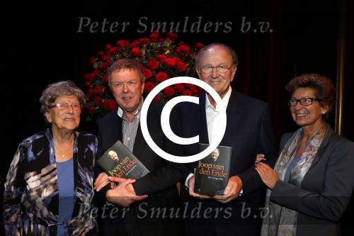 Amsterdam 24 oktober 2012
Presentatie boek/biografie Joop v d Ende in het nieuwe de la mar theater. Joop en Janine v d Ende met Herman v Gelder en zijn moeder
Peter Smulders bv