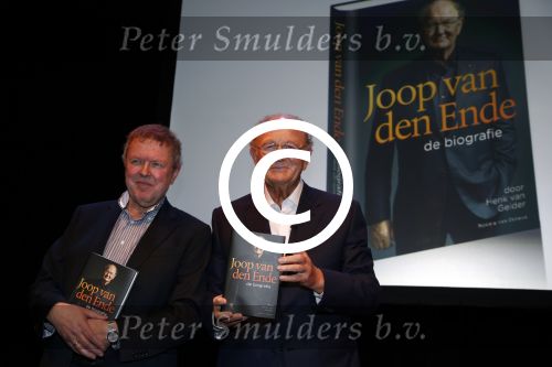 Amsterdam 24 oktober 2012
Presentatie boek/biografie Joop v d Ende in het nieuwe de la mar theater. Joop en schrijver Herman v Gelder
Peter Smulders bv