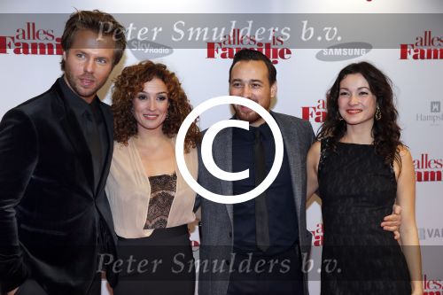 Amsterdam 19 november 2012
Premiere alles is familie in het nieuwe de la mar theater. katja Schuurman Thijs Romer Arne Toonen en Birgit Schuurman
Peter Smulders bv