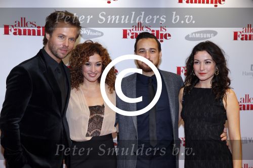 Amsterdam 19 november 2012
Premiere alles is familie in het nieuwe de la mar theater. katja Schuurman Thijs Romer Arne Toonen en Birgit Schuurman
Peter Smulders bv