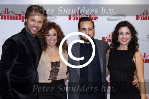 Amsterdam 19 november 2012
Premiere alles is familie in het nieuwe de la mar theater. katja Schuurman Thijs Romer Arne Toonen en Birgit Schuurman
Peter Smulders bv