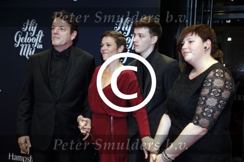 Amsterdam 11 november 2012
Premiere Zij gelooft in mij in het nieuwe de la mar.
Kees Prins met zijn gezin
Peter Smulders bv