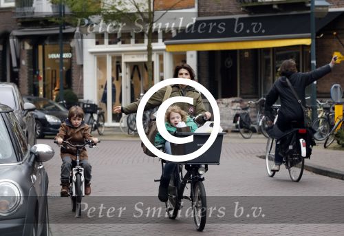 Amsterdam 3 november 2012
Kim v Kooten met haar kinderen aan het winkelen .
Peter Smulders bv