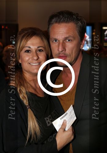 Amsterdam 29 oktober 2012
Premiere Haantjes naar het boek van Kluun in het nieuwe de la mar. Laura Vlasblom met man
Peter Smulders bv