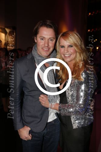 Amsterdam 18 november 2012
100 keer het blad de linda. Vandaar een feestje met div optredens in de HMH Heineken Music Hall. Linda de Mol met Jeroen Rietbergen
Peter Smulders bv