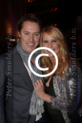 Amsterdam 18 november 2012
100 keer het blad de linda. Vandaar een feestje met div optredens in de HMH Heineken Music Hall. Linda de Mol met Jeroen Rietbergen
Peter Smulders bv