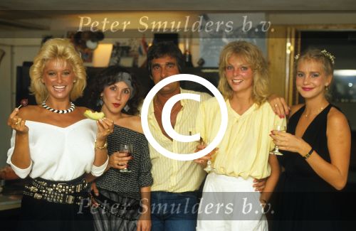 Hilversum, 24 Mei 1983
Ludo Voeten met Vanessa (Connie Breukhoven)de dames van Vulcano en..