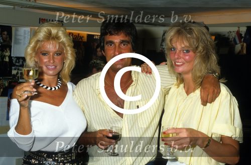 Hilversum, 24 Mei 1983
Ludo Voeten met Vanessa (Connie Breukhoven)de dames van Vulcano en..