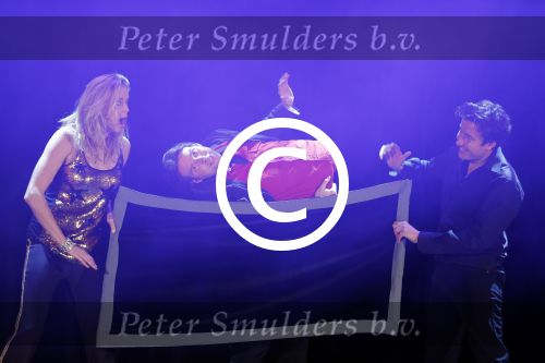 Zeist 21 november 2012
Hans Kazan krijgt prijs in het Fyji theater in Zeist.
Aanwezig zijn zijn zoons Oscar Renzo en Steven alsmede zijn schoondochters Mara en..( Magic Unlimited)
Peter Smulders bv