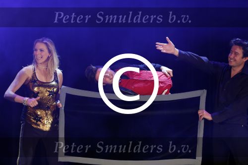 Zeist 21 november 2012
Hans Kazan krijgt prijs in het Fyji theater in Zeist.
Aanwezig zijn zijn zoons Oscar Renzo en Steven alsmede zijn schoondochters Mara en..( Magic Unlimited)
Peter Smulders bv