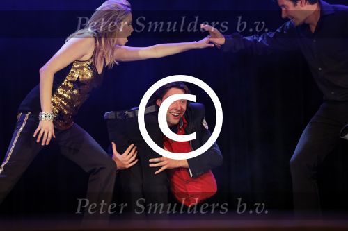 Zeist 21 november 2012
Hans Kazan krijgt prijs in het Fyji theater in Zeist.
Aanwezig zijn zijn zoons Oscar Renzo en Steven alsmede zijn schoondochters Mara en..( Magic Unlimited)
Peter Smulders bv