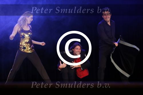 Zeist 21 november 2012
Hans Kazan krijgt prijs in het Fyji theater in Zeist.
Aanwezig zijn zijn zoons Oscar Renzo en Steven alsmede zijn schoondochters Mara en..( Magic Unlimited)
Peter Smulders bv