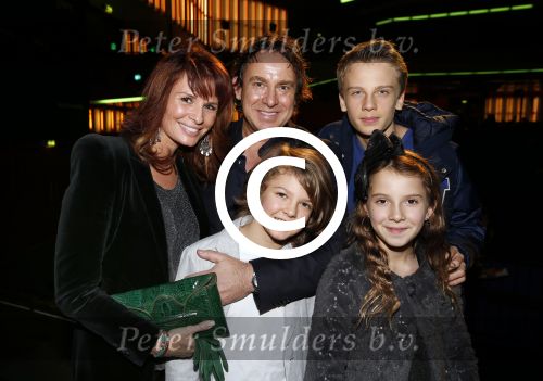 Amsterdam 4 november 2012
Premiere Shrek in het theater van de RAI. Marco en Leontine Borsato met Senna Luca en Jada
Peter Smulders bv