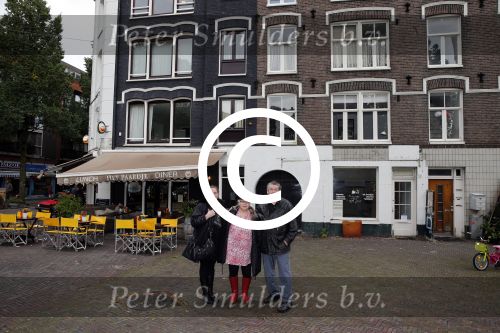Amsterdam 1 november 2012
vlnr Jolanda de Rooij Margaret Woiski en Hans Heer voor de cafetaria die door
Prins Bernhard jr is gesloten in de pijp.
Peter Smulders bv