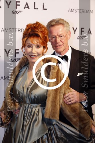 Amsterdam 28 oktober 2012
Premiere James Bond film skyfall in Tuschinski. Marijke Helwegen met man
Peter Smulders bv