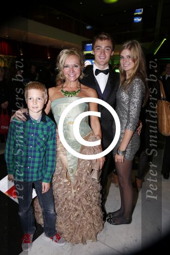 Amsterdam 4 november 2012
Premiere Shrek in het theater van de RAI. Mariska v Kolck met zoons en schoondochter
Peter Smulders bv