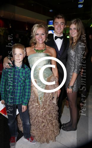 Amsterdam 4 november 2012
Premiere Shrek in het theater van de RAI. Mariska v Kolck met zoons en schoondochter
Peter Smulders bv
