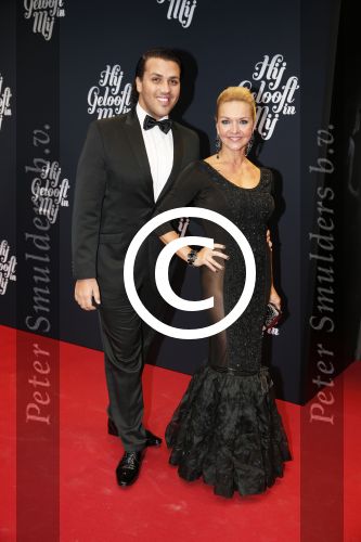Amsterdam 11 november 2012
Premiere Zij gelooft in mij in het nieuwe de la mar. Mariska v Kolck met een vriend
Peter Smulders bv