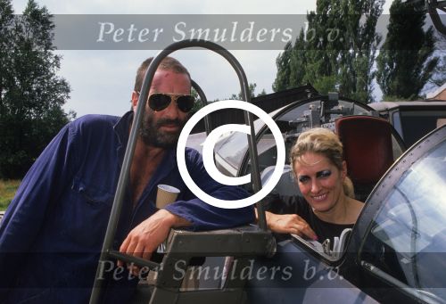 Weesp, 14 Augustus 1989 Marthe Rohling bij haar aangekochte straaljager
Foto Peter Smulders BV